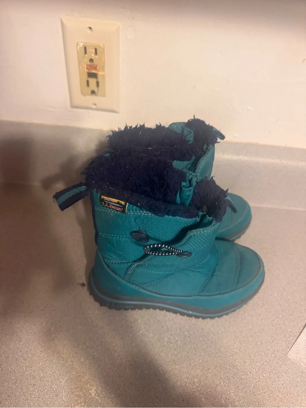 L.L. Bean Kids ultra light Snow Boots with Toggle size 12 toddler